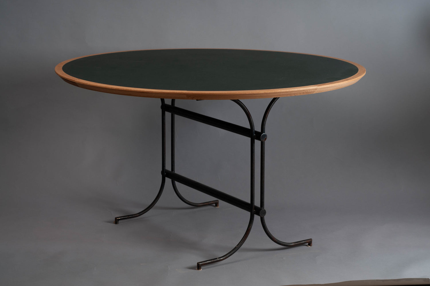 Round Linoleum Table